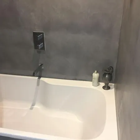 Appartamento Maison-atelier 3bd Et 3ba Avec Patio Fleuri Au Pied De Montmartre