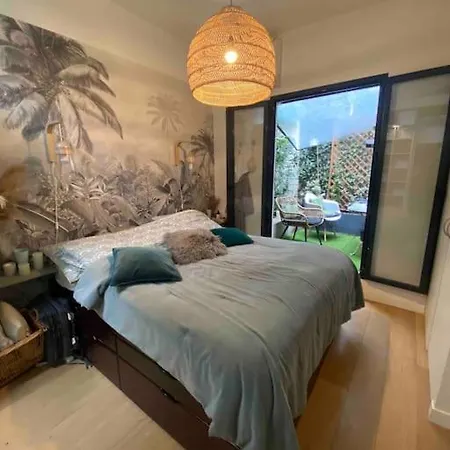 Maison-atelier 3bd Et 3ba Avec Patio Fleuri Au Pied De Montmartre * Parigi