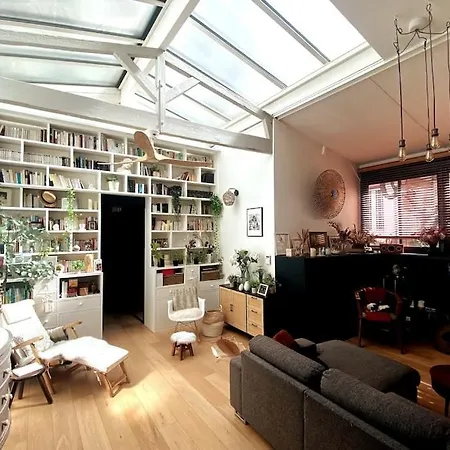 Maison-atelier 3bd Et 3ba Avec Patio Fleuri Au Pied De Montmartre
