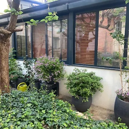 Appartamento Maison-atelier 3bd Et 3ba Avec Patio Fleuri Au Pied De Montmartre Parigi