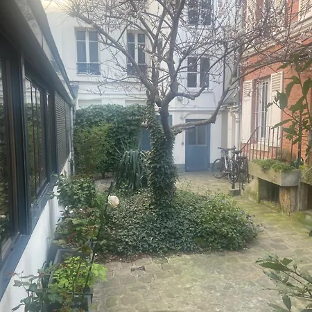 Appartamento Maison-atelier 3bd Et 3ba Avec Patio Fleuri Au Pied De Montmartre