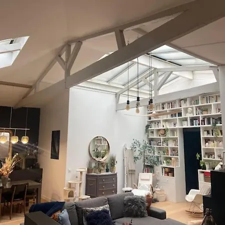 Appartamento Maison-atelier 3bd Et 3ba Avec Patio Fleuri Au Pied De Montmartre Parigi