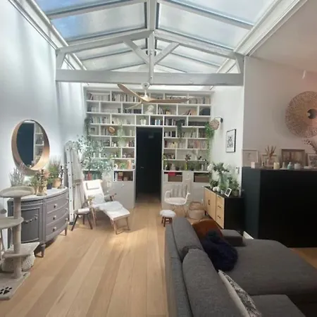 Appartamento Maison-atelier 3bd Et 3ba Avec Patio Fleuri Au Pied De Montmartre